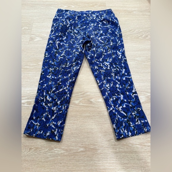 Nike Women’s Legend 2.0 Dri-FIT Blue Quake Print Capri Leggings - Picture 7 of 7